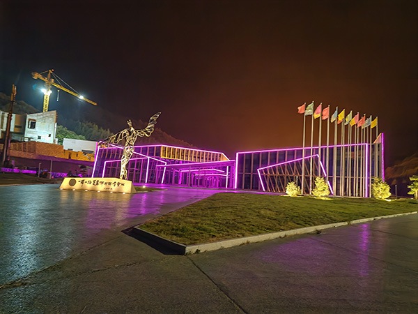 城市亮化是现代城市建设的重要组成部分，它不仅可以美化城市的夜景，还能提升城市的整体形象。随着科技的不断进步，城市亮化也得到了更多的关注和创新。本文将介绍一些关于城市亮化的创意和技术，帮助读者了解阿拉尔城市亮化的重要性以及如何进行阿拉尔城市亮化的规划和实施。