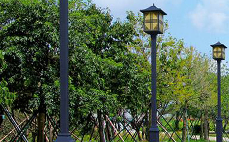 太阳能阿拉尔庭院灯价格为何差三倍？关键看这几点